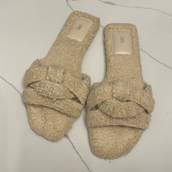 Zara slides